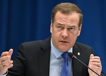 Медведев предупредил об ответе России на введение западного контингента на Украину