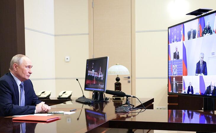 Путин провел оперативное совещание с постоянными членами Совбеза