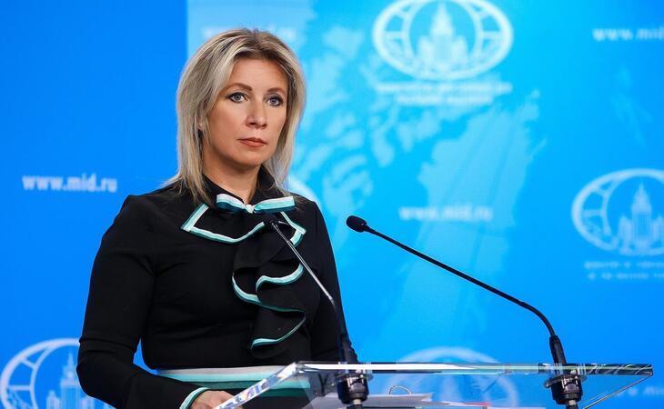Захарова с иронией прокомментировала слова Трампа о скором уходе Макрона с поста