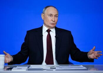 Путин запретил изымать у многодетных семей земельные участки за долги