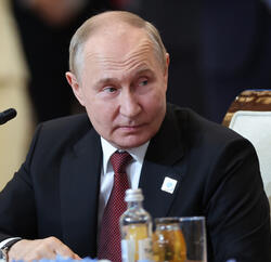 Глава Калининградской области Беспрозванных пригласил Путина на 80-летие региона