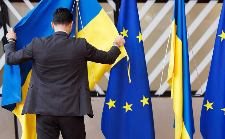 РИА Новости: ЕС продолжает настаивать на своем участии в переговорах по Украине