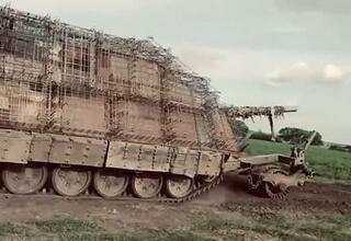 Появилось видео нового российского танка с защитой против дронов