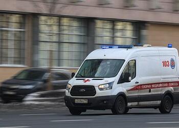 Трехлетний ребенок выпал из окна пятого этажа в Москве и выжил