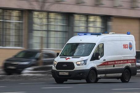 Трехлетний ребенок выпал из окна пятого этажа в Москве и выжил