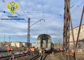 В российском регионе сошел с рельсов пассажирский поезд
