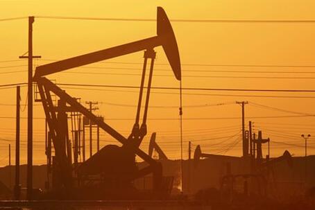Один из ведущих экспортеров нефти в мире сократил добычу вдвое