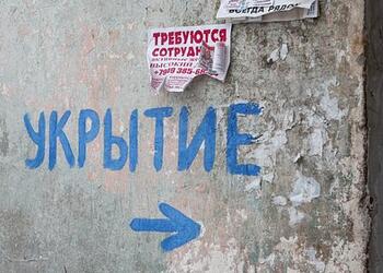 Жители сообщили о вспышках и взрывах в районе Гатчины