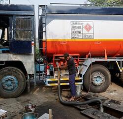 Названы мешающие Индии покупать иранскую нефть факторы