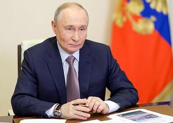 Путин щелчком по шее с фразой «пора бы прекратить» ответил на признание главы Крыма