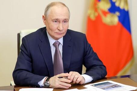 Путин щелчком по шее с фразой «пора бы прекратить» ответил на признание главы Крыма