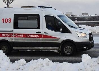 Люди повисли вниз головой на заклинившем аттракционе в российском городе