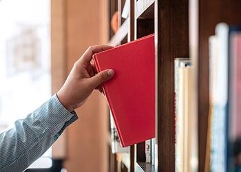 Стали известны затраты на маркировку книг с упоминанием наркотиков