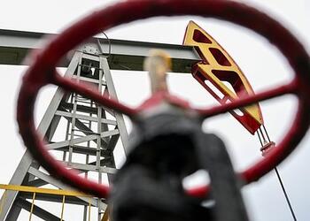 Влияние снятия санкций с российской нефти на курс рубля оценили