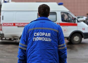 В Петербурге упавшая с дома штукатурка проломила голову прохожему