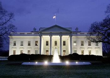 Трамп установил статую исторической для США личности у Белого дома