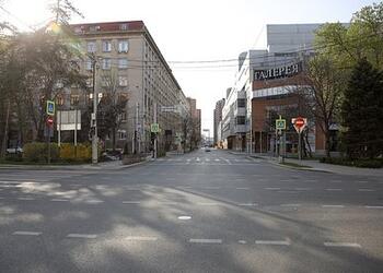 Около десяти взрывов прогремело над российским городом