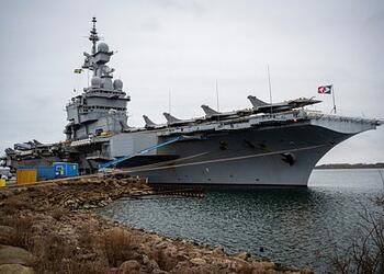 Французский моряк побегал по палубе и раскрыл координаты авианосца