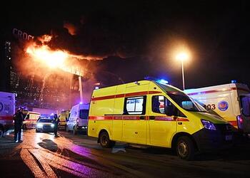 Закрывшего от пуль в «Крокусе» свою девушку певца-инвалида похоронили спустя два года