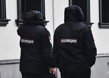 Жителя российского города оштрафовали за флаг с пентаграммой в окне