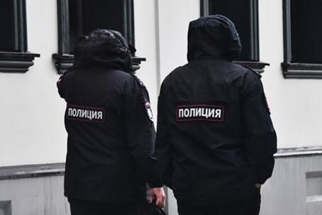 Жителя российского города оштрафовали за флаг с пентаграммой в окне