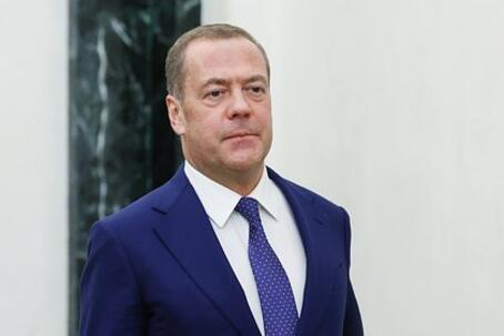Медведев в одном посте использовал семь оскорблений для Зеленского