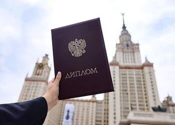 Поступившая в 9 лет в МГУ Теплякова открыла практику и начала брать по 50 тысяч за прием