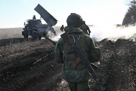 «Распутица добралась до фронта». ВСУ начали охоту на российских военнослужащих, которые сбивают их поставки дронами. Что известно?