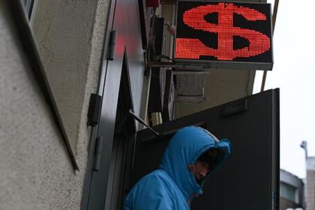 Банк России повысил официальный курс доллара