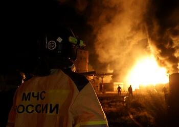 Обстановка на горевшей больше суток из-за атаки ВСУ российской нефтебазе изменилась